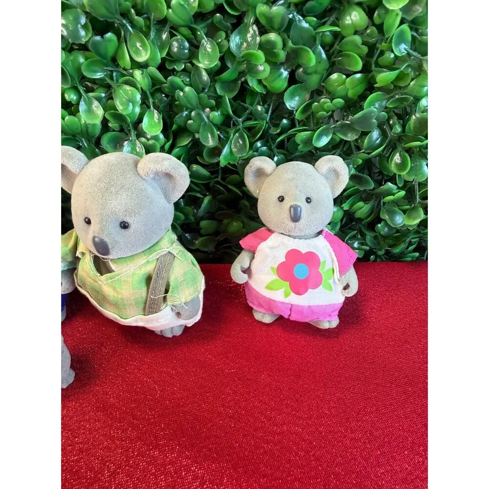Lil Woodzeez Canberra Koala Family 4 Pack Flocked Gray Figures Outfits